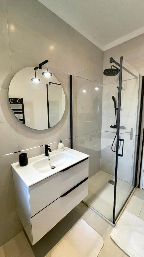 Charmant Appartement 3 Etoiles, Chaleureux Et Bien Equipe カンヌ エクステリア 写真